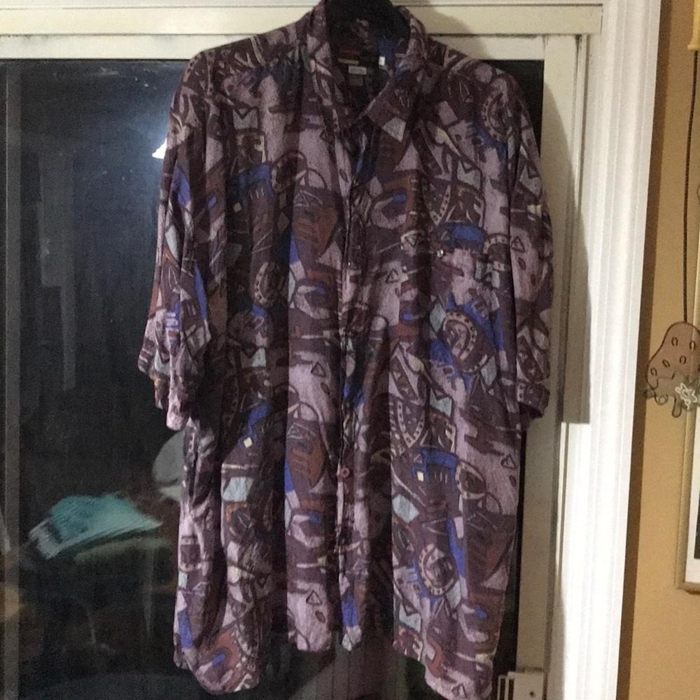Men’s silk short sleeve button down.